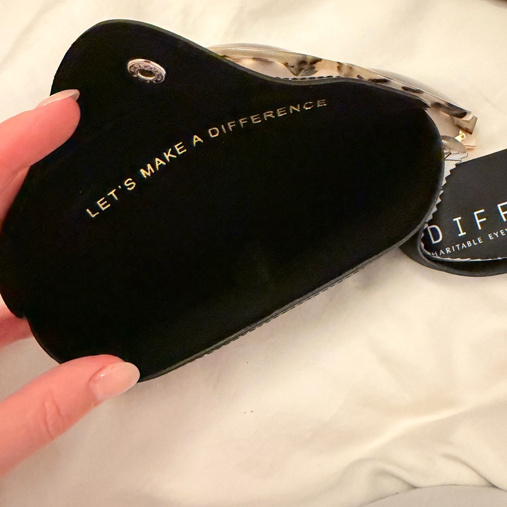 Tortoise Shell Diff Eyewear Sunglasses NWT - image 4